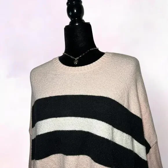 Hollister Oversized Sweater Cozy Casual - Picture 5 of 5